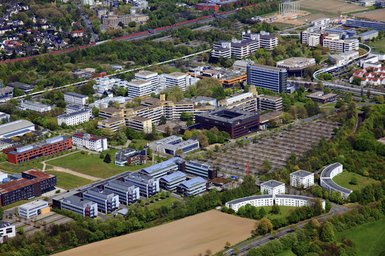 Luftbild vom Campus Nord mit neuen Gebäuden von oben. 